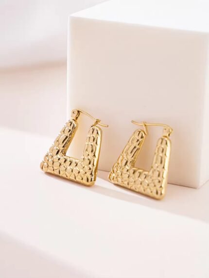 Golden Lattice Hoops