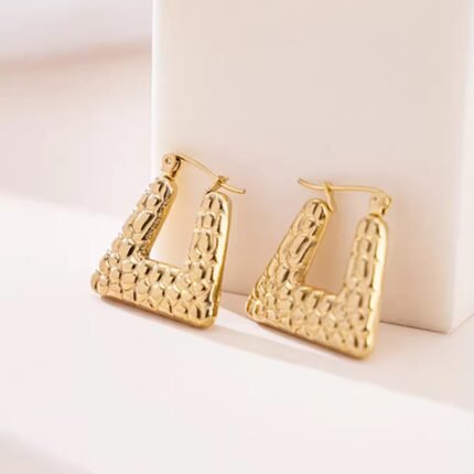 Golden Lattice Hoops