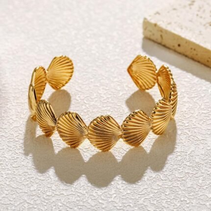 Scalloped Aurum Bangle