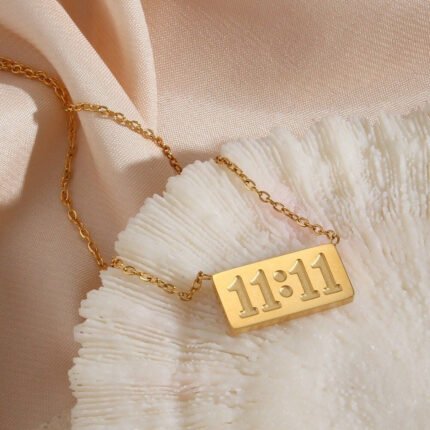 Eclat de 11:11 Necklace
